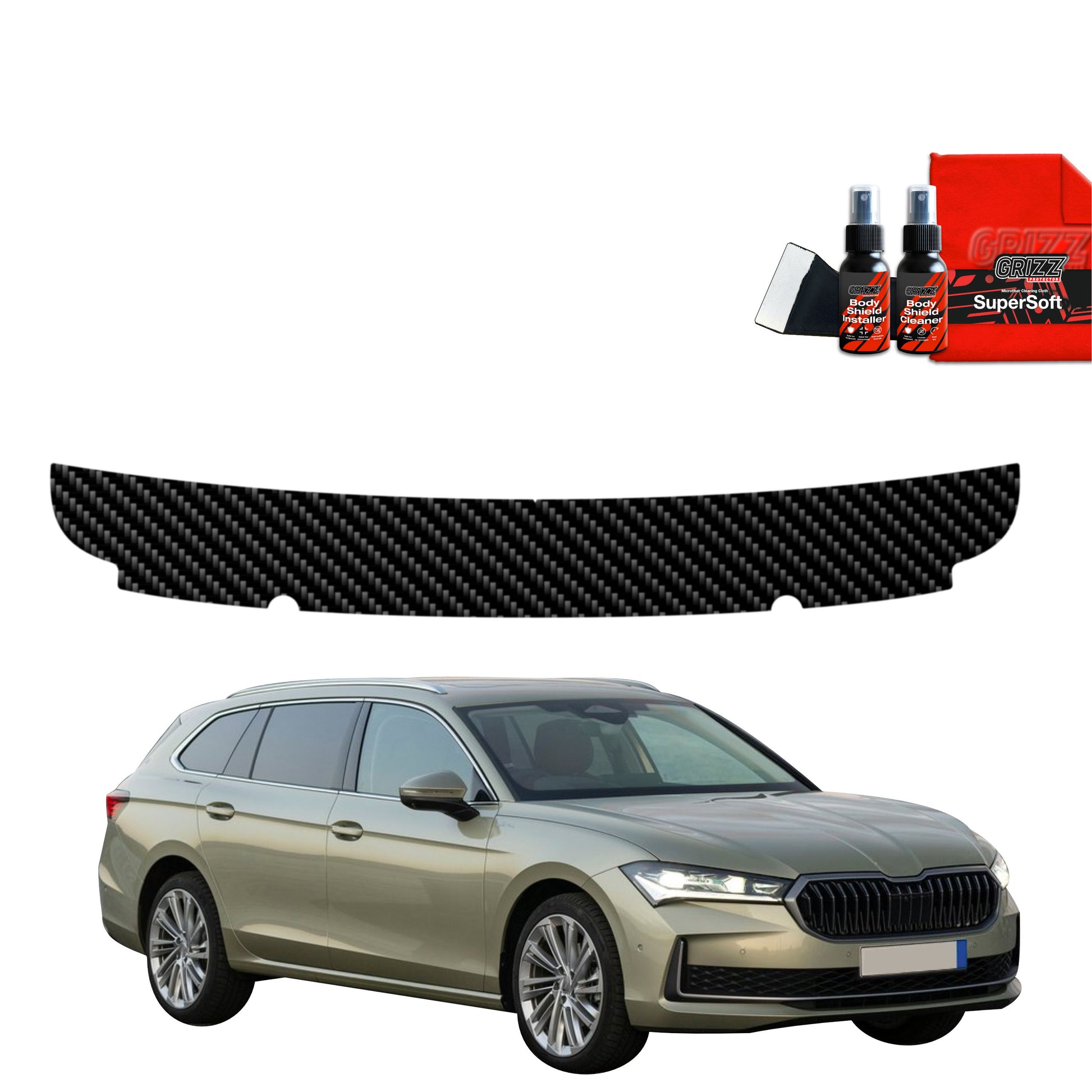 GrizzProtector Kohlenstoff Schutzfolie für Ladekante Skoda Superb 4 Combi (2024-2025) mit Reinigungskit, am beigen Auto.